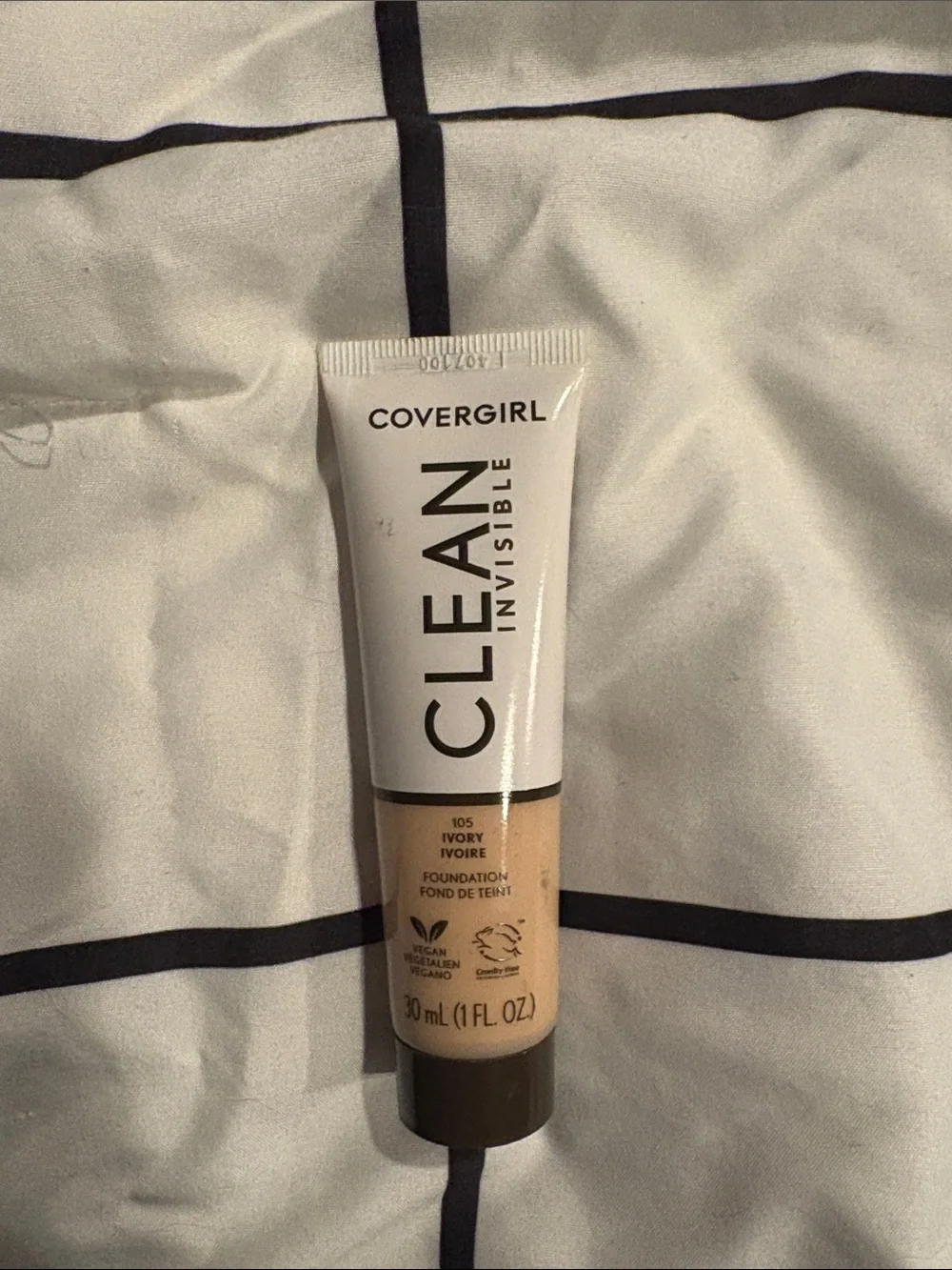 COVERGIRL Clean Invisible Foundation - Ivory 105